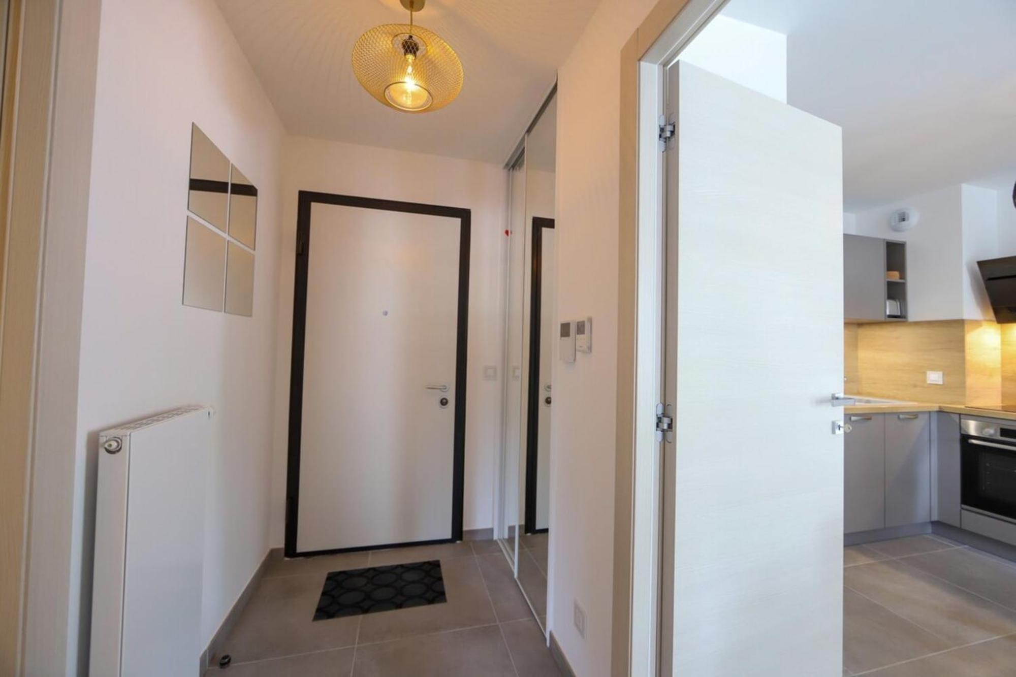 Le Romain - 1-Bedroom With Private Garage Annecy Ngoại thất bức ảnh