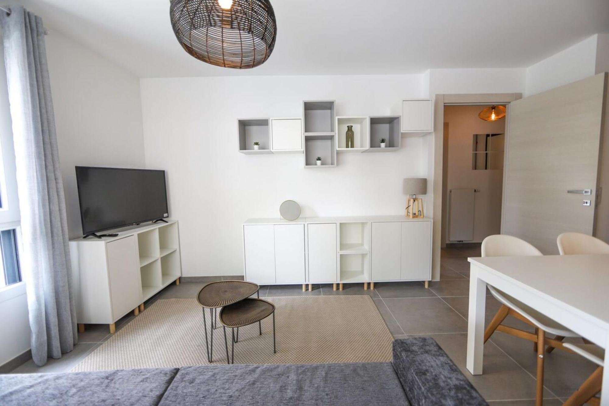 Le Romain - 1-Bedroom With Private Garage Annecy Ngoại thất bức ảnh